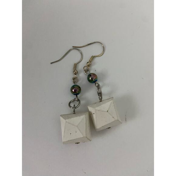 white square earrings - Picture 4 of 4